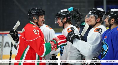 "Надо прагматично играть". Лукашенко дал советы игрокам "Динамо-Минск" перед продолжением игр в КХЛ