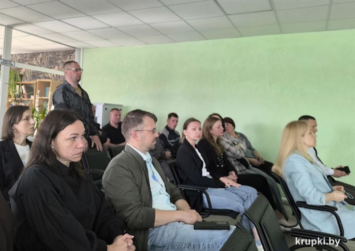 В коллективах рассматривали молодежную политику государства на современном этапе