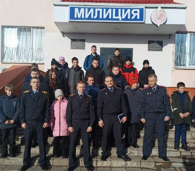 Для подростков городских школ в Крупском РОВД провели День открытых дверей