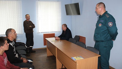 Начальник Крупского РОЧС побывал в трудовых коллективах