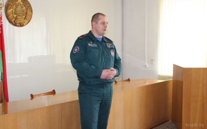 Начальник Крупского РОЧС встретился с жителями г.п. Бобр