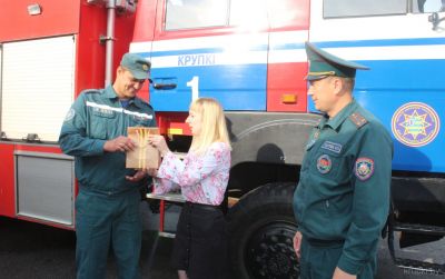 БРСМ поздравил крупских спасателей с Днем пожарной службы