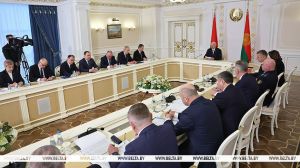 "Сколько мы тратим денег!" Лукашенко поручил скорректировать режим освещения на улицах