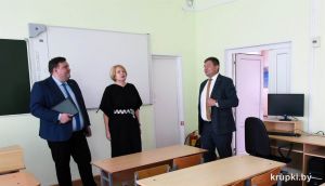 Юрий Корсик побывал в Крупской районной гимназии и городской СШ № 3