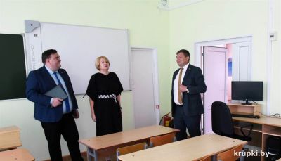 Юрий Корсик побывал в Крупской районной гимназии и городской СШ № 3
