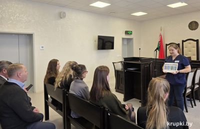 Делегат VII Всебелорусского народного собрания Алла Карпейчик встретилась с коллективом Суда Крупского района