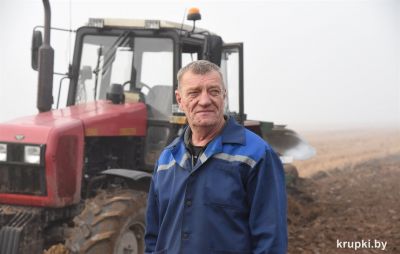 Крупские земледельцы поднимают зябь