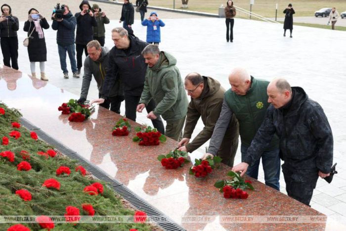 Премьер-министр и председатель Минского облисполкома работают на Кургане Славы
