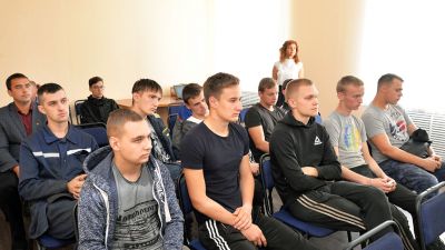 В Крупках в формате открытого диалога прошла встреча с молодыми специалистами