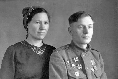Пад ураганным абстрэлам немцаў фельчар Мікульскі выносіў параненых з бою
