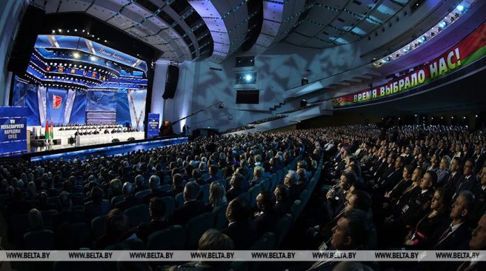 Лукашенко: в Беларуси не отделяют власть от народа