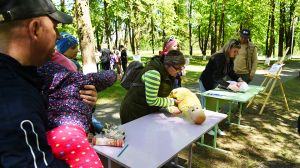 В Крупском городском парке прошел семейный спортивно-развлекательный праздник