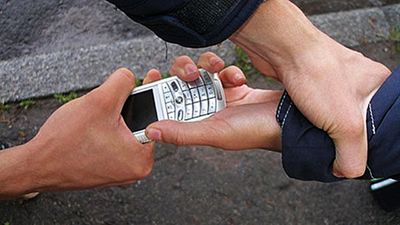 За присвоенный мобильник пришлось отрабатывать 200 часов