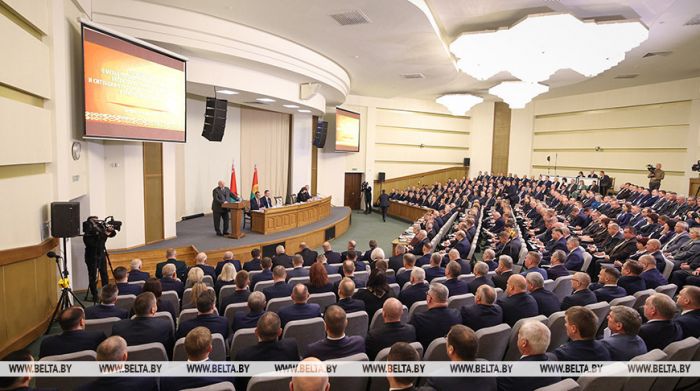 Лукашенко: моя цель, как и раньше, - сохранить деревню. Не будет деревни - не будет государства