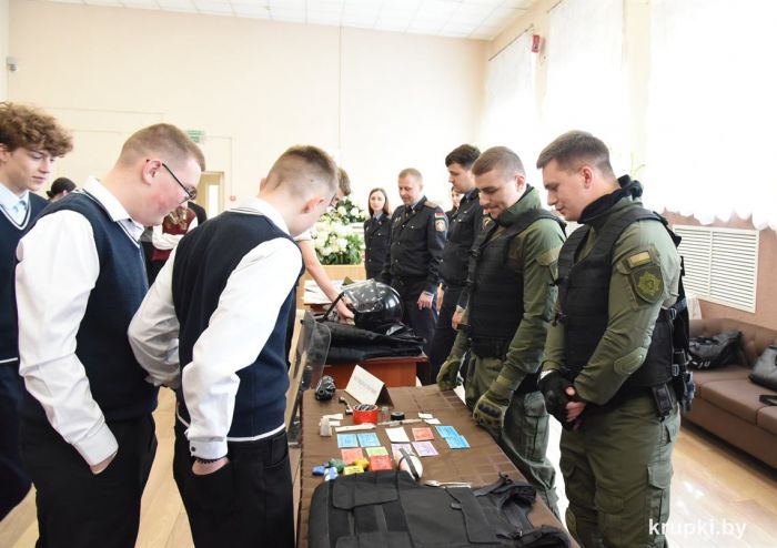 Старшеклассники городских школ и гимназии окунулись в милицейские будни