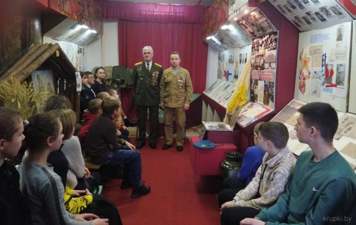 В музее Крупской поселковой СШ прошел урок мужества