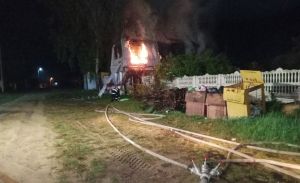 В поселке Ленок сгорел двухэтажный дом