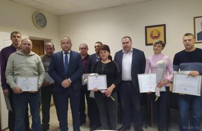 Первый заместитель председателя райисполкома поздравил передовиков ОАО &quot;Кленовичи&quot;