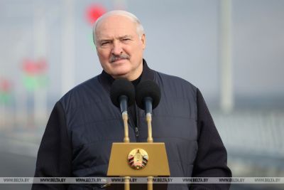 Лукашенко - людям: работайте на своей земле, нищими не были и не будем