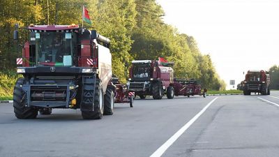 Зерноуборочная техника из Несвижа приехала в Крупский район