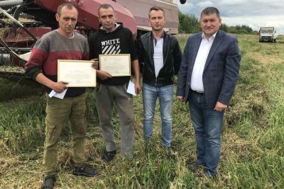 В Крупском районе продолжают чествовать передовиков жатвы