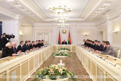 Лукашенко о развитии искусственного интеллекта: надо осторожнее бросаться на какие-то новинки