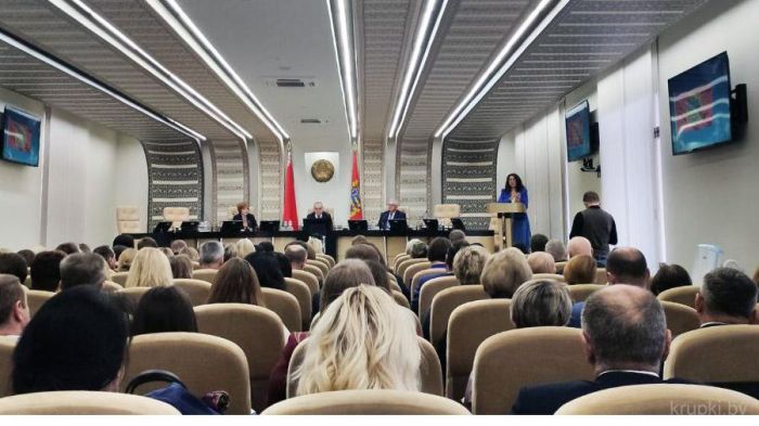 В Миноблисполкоме на диалоговой площадки обсуждают проекты законов &quot;Об изменении Избирательного кодекса Республики Беларусь&quot; и &quot;О Всебелорусском народном собрании&quot;