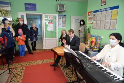 На всех участках для голосования в Крупском районе организована культурная программа