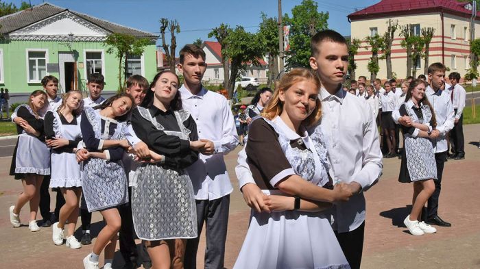 Мастерство показали выпускники школ во время смотра-конкурса «Майский вальс» (фото, видео)