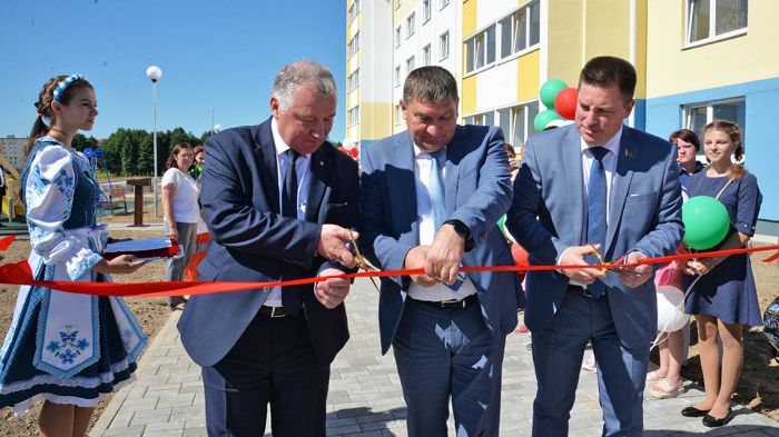 В Крупках ввели в эксплуатацию 40-квартирный дом по улице Новой (фото)