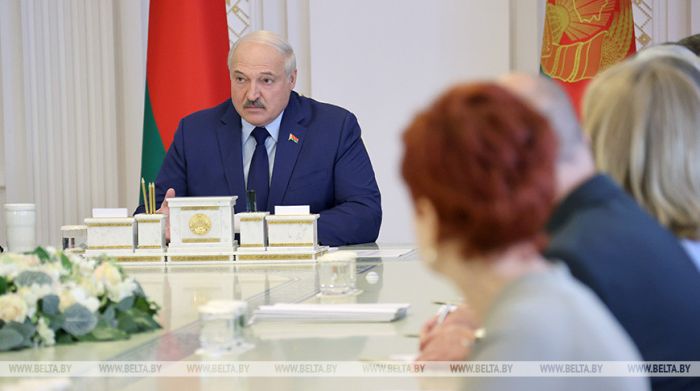 Работа здравоохранения в условиях санкций и подготовка врачей. Подробности совещания у Лукашенко