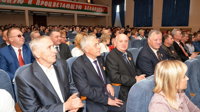 В Крупках торжественно прошла встреча поколений в честь 100-летия комсомола (фото)