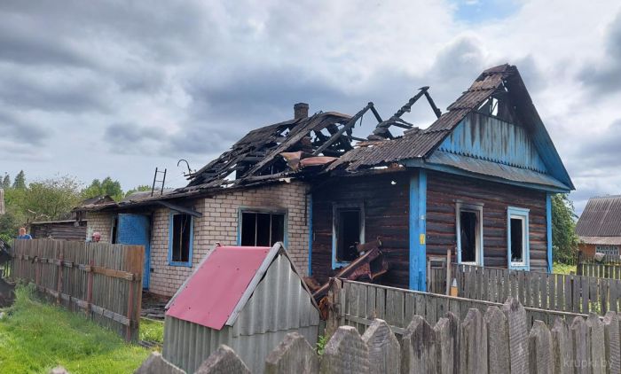 В поселке Крупский горел дом