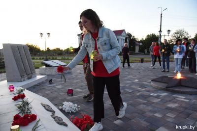 Молодежь в День всенародной памяти жертв Великой Отечественной войны и геноцида белорусского народа почтила память героев