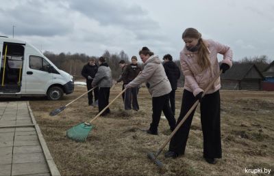 Крупчане навели порядок на мемориале в Сомрах и почтили память земляков