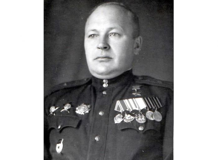 Что объединяет Обчугу и Героя Советского Союза Василия Баландина?