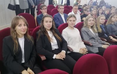 Молодежь Крупщины в Заславле встретилась с главой столичного региона