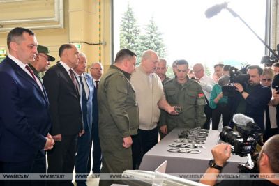 Лукашенко требует наряду с продукцией ВПК сохранить и наращивать на &quot;Легмаше&quot; выпуск товаров мирного назначения