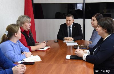 Делегат VII Всебелорусского народного собрания, председатель райисполкома Вячеслав Лопатко, встретился с коллективом ОАО &laquo;Кленовичи&raquo;