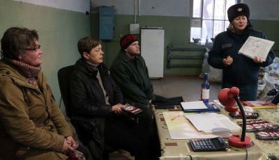 Крупские спасатели поговорили о безопасности в пункте приема вторсырья