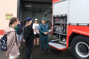 ﻿Студенческий отряд «экологи» посетили пожарную аварийно-спасательную часть № 1 Крупского РОЧС