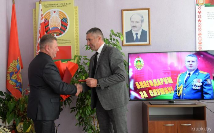 На заслуженный отдых торжественно проводили начальника Крупского РОВД