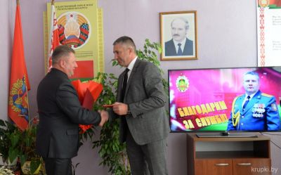 На заслуженный отдых торжественно проводили начальника Крупского РОВД