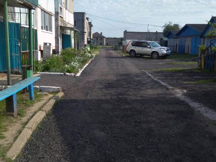 В Каменке благоустроили выезд на автодорогу с улицы Ленина и две дворовые территории по улице Магистральной