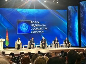 Лукашенко: нельзя создавать в СМИ &quot;параллельные миры&quot; всеобщего благоденствия и замалчивать проблемы