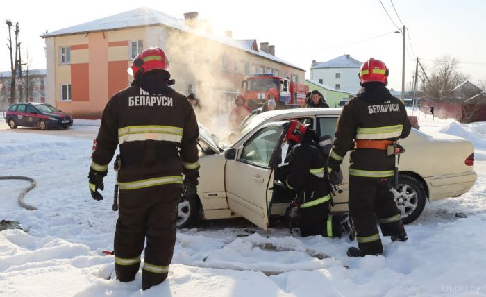 В Крупках горел автомобиль