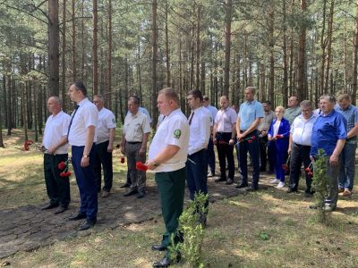 Работники лесхозов почтили память наших предков Минутой молчания