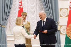 "Будущее - время науки". Лукашенко вручил дипломы доктора наук и аттестаты профессора