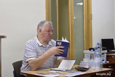 Юрий Гаврилов презентовал крупчанам новый сборник &laquo;На струнах души&raquo;