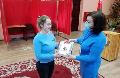 На участках для голосования в Крупском районе появились первые голосующие